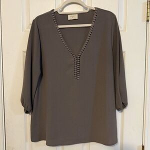 Everly Charcoal V-Neck Blouse – Size Large, EUC, Flowy & Versatile